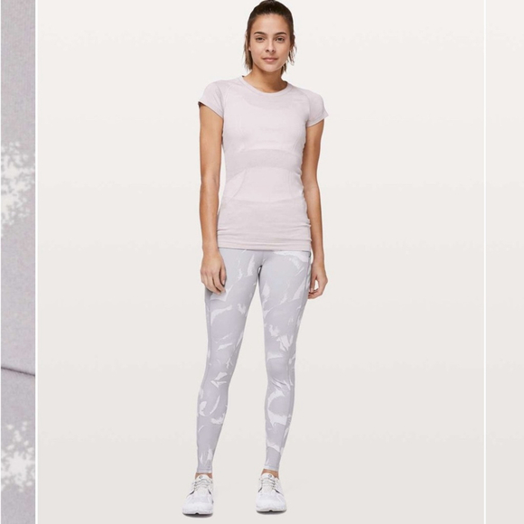 Lululemon Speed Up Tight 28" *Full-On Luxtreme
Flower Pop White Silver Lilac - Picture 2 of 8
